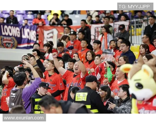 四二五体育会与火炬队的激烈对决引发球迷热情高涨 四二五体育会与火炬队的激烈对决引发球迷热情高涨